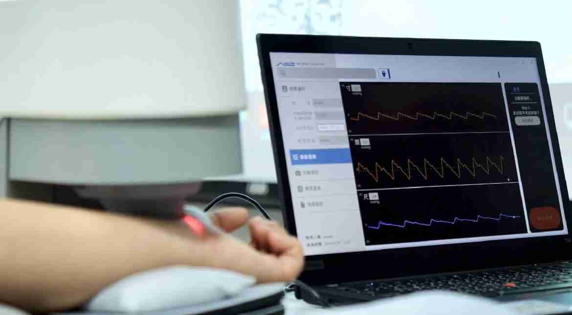 赏金国际耘康以高解析与拟真的显示技术，，将其应用于中医检测，，，提供“中医数位化检测方案”，，使传统中医检测结果数据化与可视化